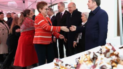 Başkan Erkan Aydın personeliyle tek tek bayramlaştı