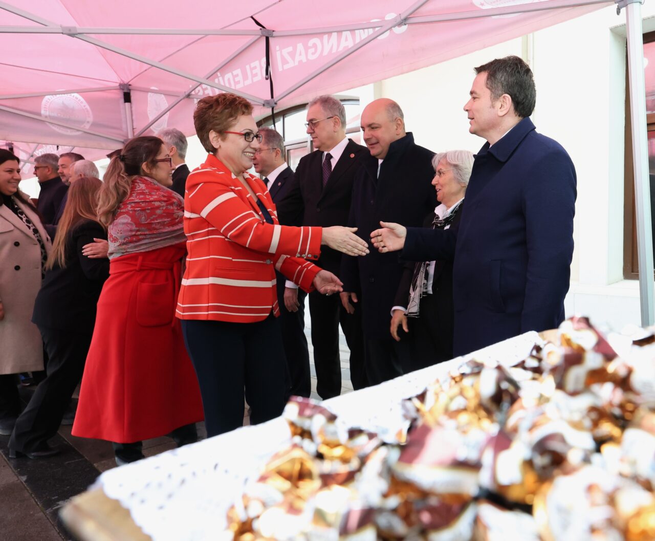 Başkan Erkan Aydın personeliyle tek tek bayramlaştı