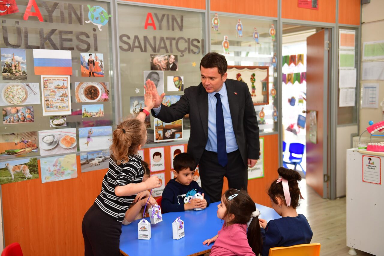 Bursa’da Başkan Aydın’dan çocuklara bayram ziyareti