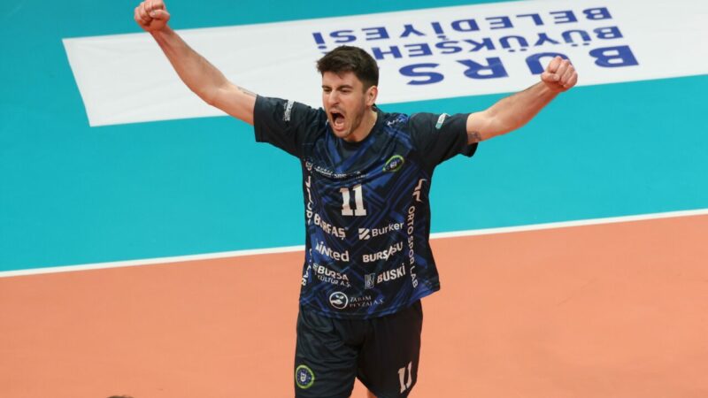 SMS Grup Efeler Ligi'nde daha önceden play-off'u garantileyen Bursa Büyükşehir