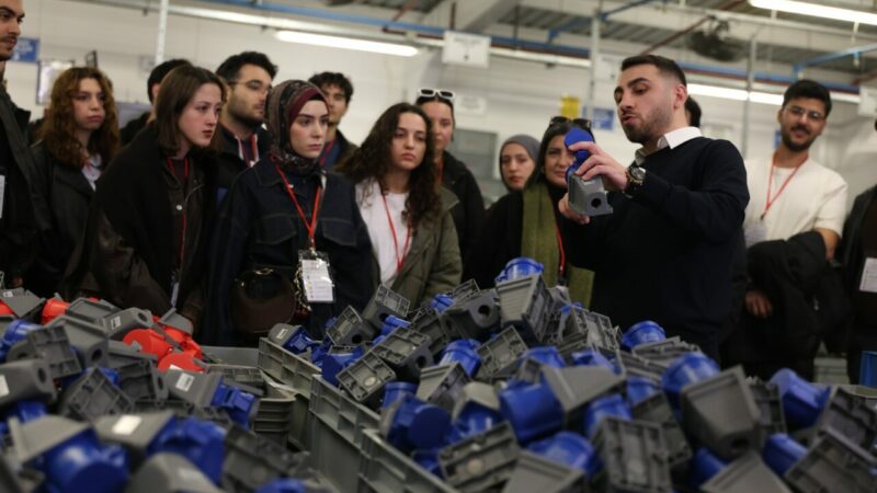 Bursa’da girişimci adaylarına sanayinin kalbinde eğitim Osmangazi Belediyesi, gençleri girişimcilik ekosistemiyle buluşturmak amacıyla düzenlediği ‘Girişimci Kafası’