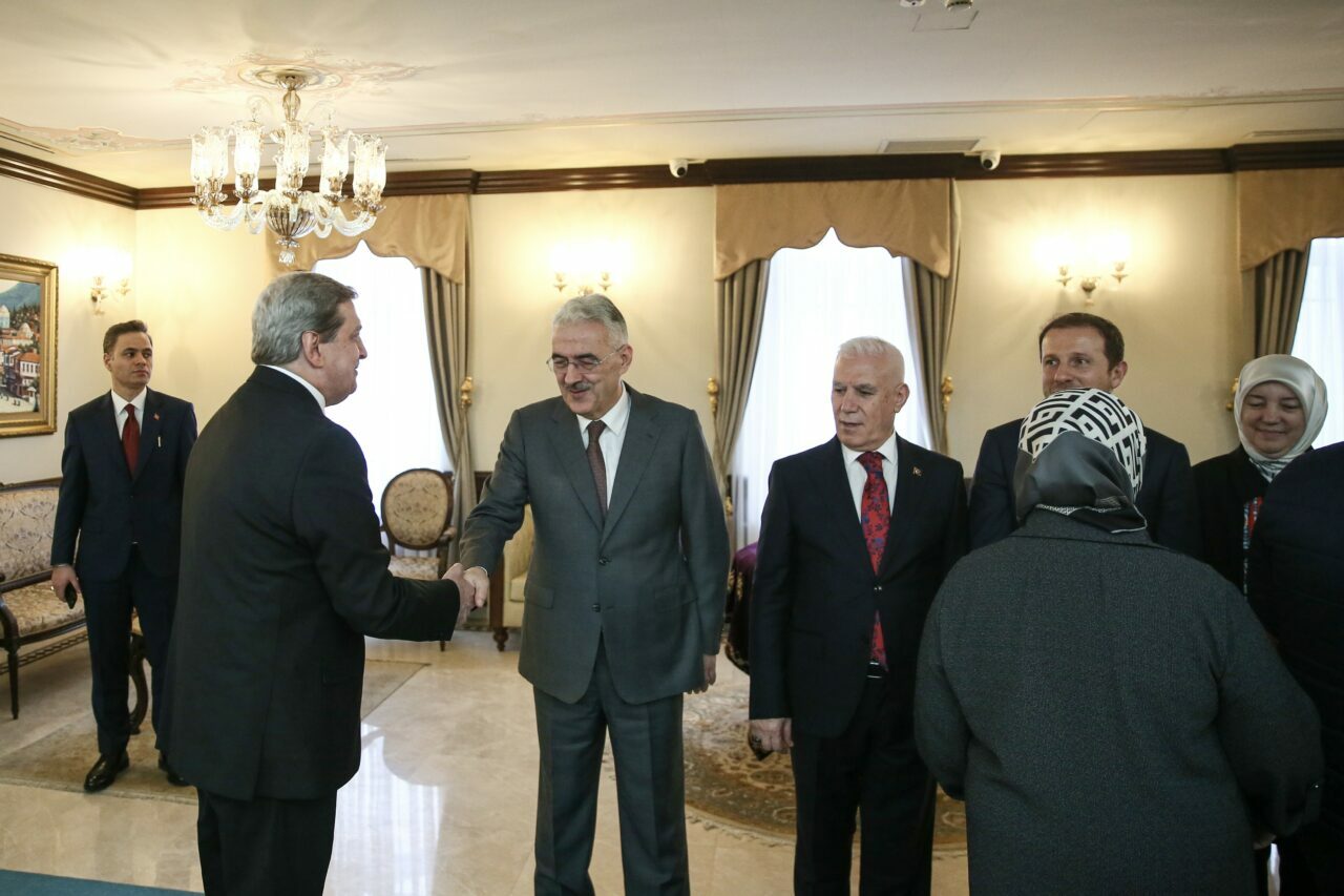 Bursa protokolü Valilikte bayramlaştı