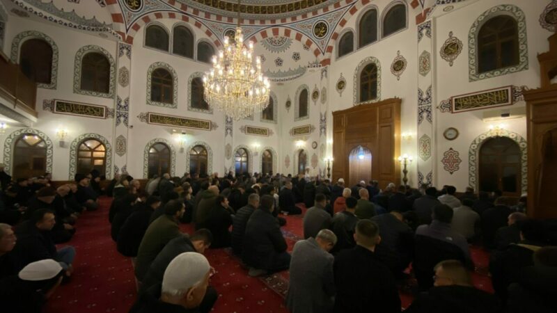 Bursa, Eskişehir, Balıkesir ve Bilecik'te Kadir Gecesi dualarla idrak edildi.