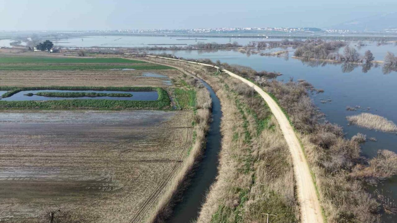 Bursa’da 2 bin dönüm arazi sular altında! Çiftçinin bekleyişi sürüyor