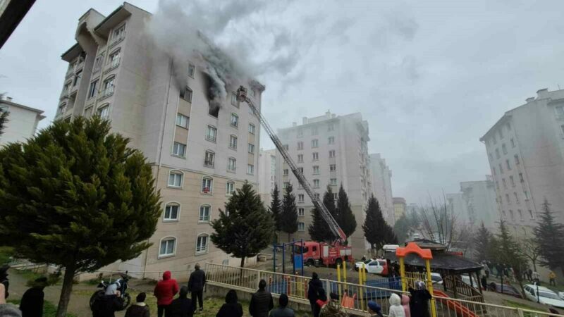 Bursa’da 8 katlı binada yangın