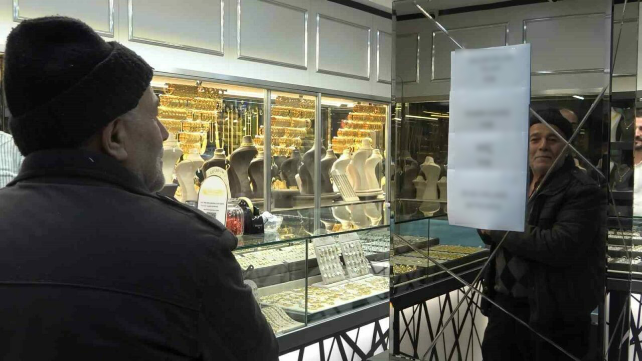 Bursa’da altın hücumu! Kuyumcuda dikkat çeken yazı