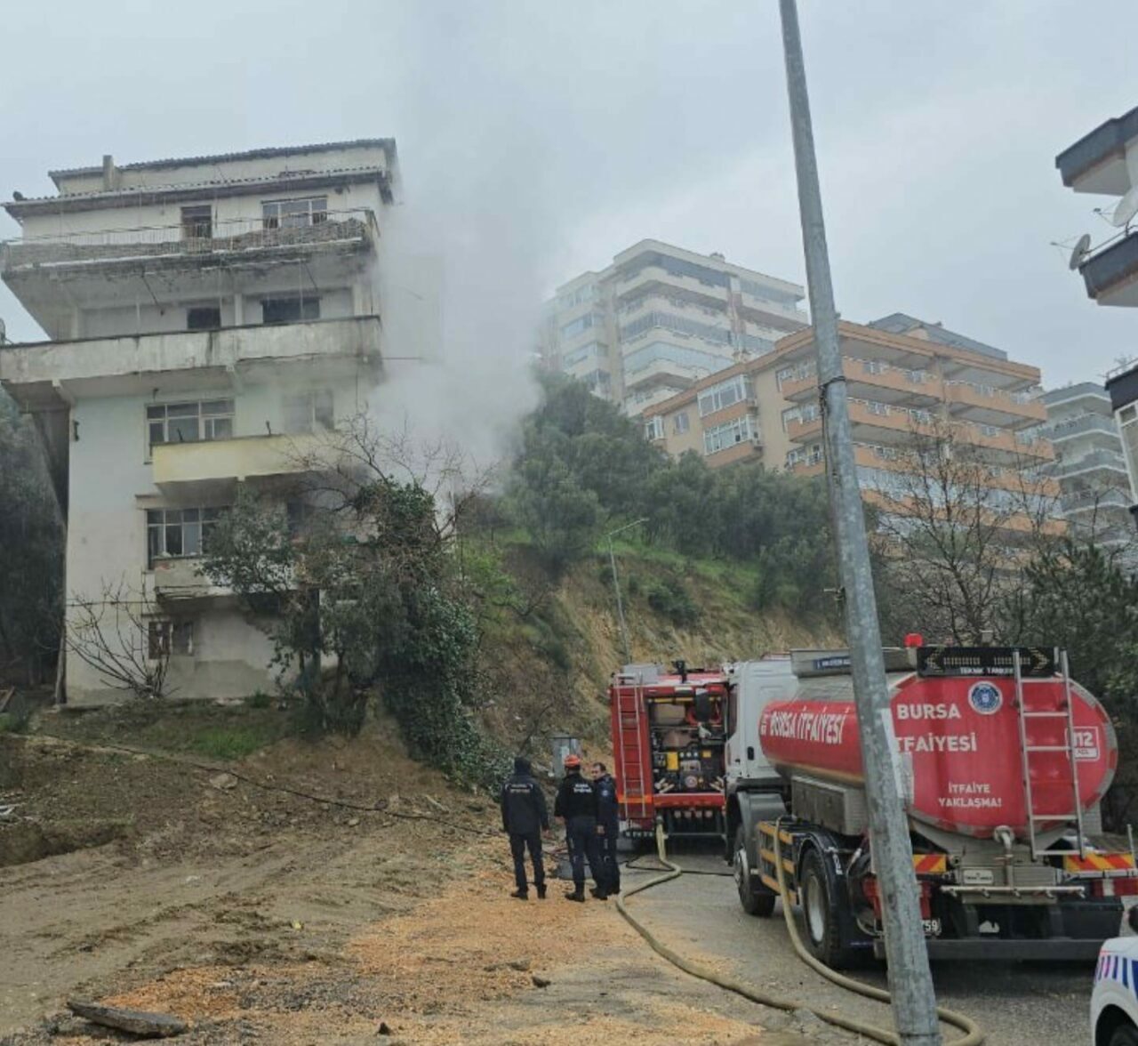 Bursa’da apartmanda yangın paniği
