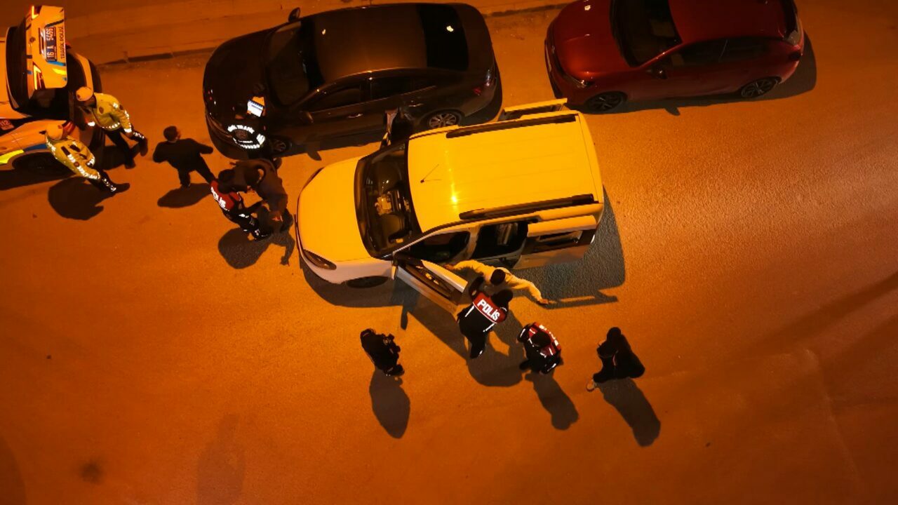 Bursa’da araçlar didik didik arandı! Caddeler kontrol altına alındı…