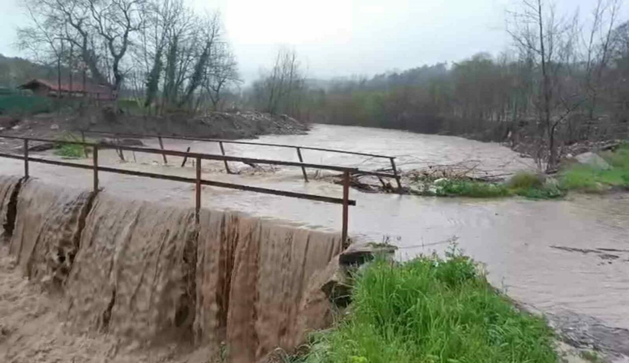 bursada asiri yagislar kopruyu trafige kapatti b04e2a7439a9