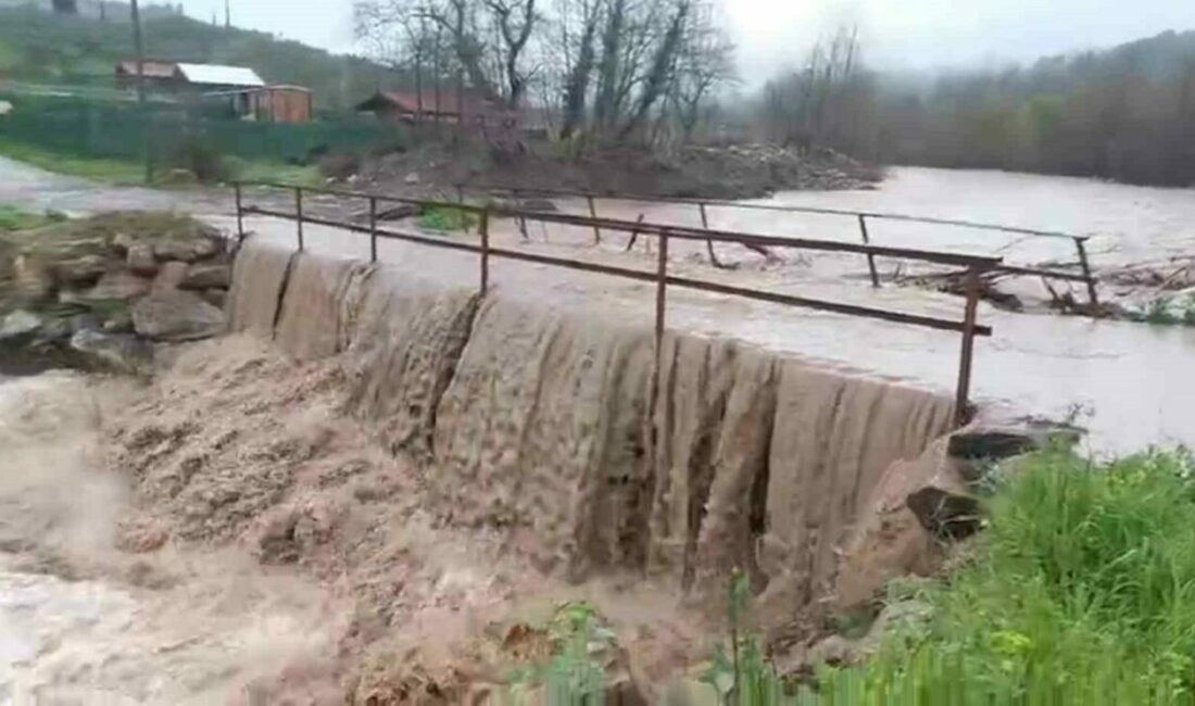 Bursa’nın Gemlik ilçesinde aşırı yağışlar sebebiyle taşan dere yüzünden yol