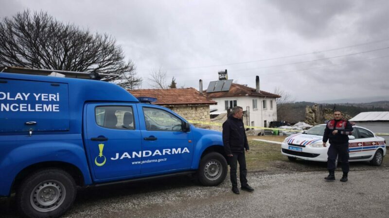 Bursa’nın Harmancık ilçesinde Ahmet Aslan (60) yeğeni Ayşe Eken’i (45)