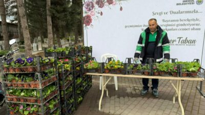 Bursa’da bayram öncesi mezarlıklar çiçek bahçesine büründü