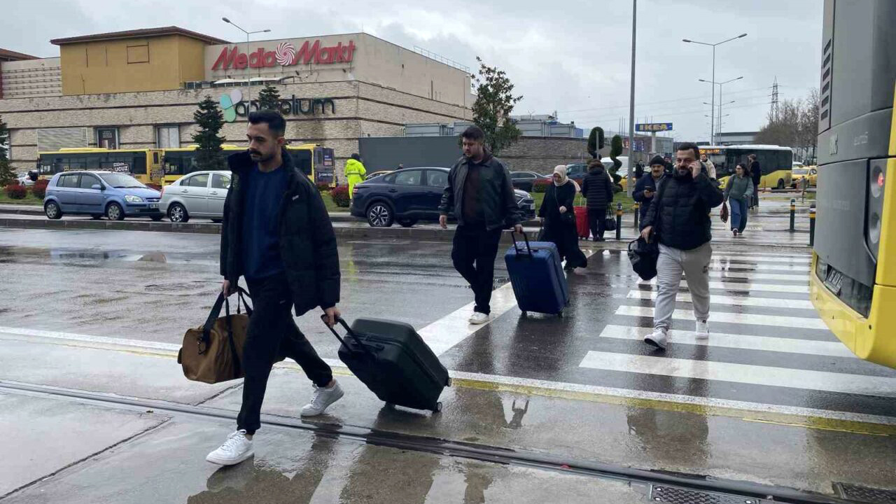 Tatil bitti! Bursa’da dönüş hareketliliği Tatil bitti! Bursa’da dönüş hareketliliği