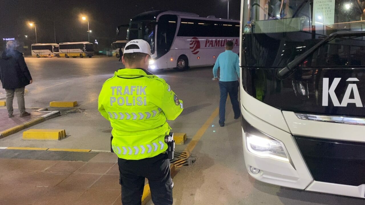 Bursa İnegöl’de bayram öncesi terminalde trafik denetimi Bursa İnegöl’de bayram öncesi terminalde trafik denetimi