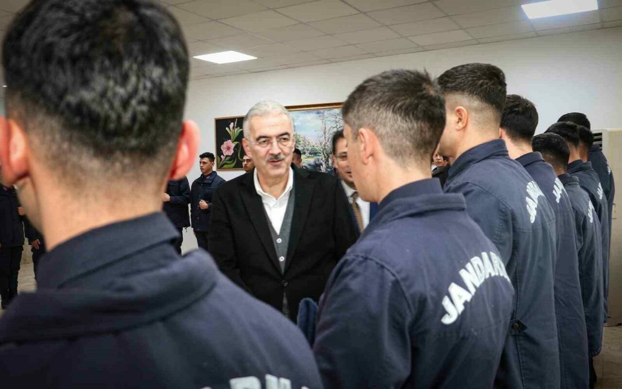 Bursa’da bayramlaşma töreni: Vali Ayyıldız, Mehmetçik’le buluştu