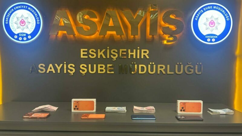 Bursa'da bir kişiyi gasbettikleri öne sürülen 3 şüpheli Eskişehir'de yakalandı.