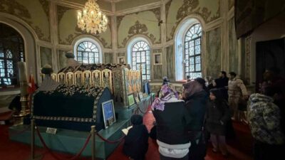 Bursa’da Emirsultan Türbesin’deki sakal-ı şerife ziyaretçi akını