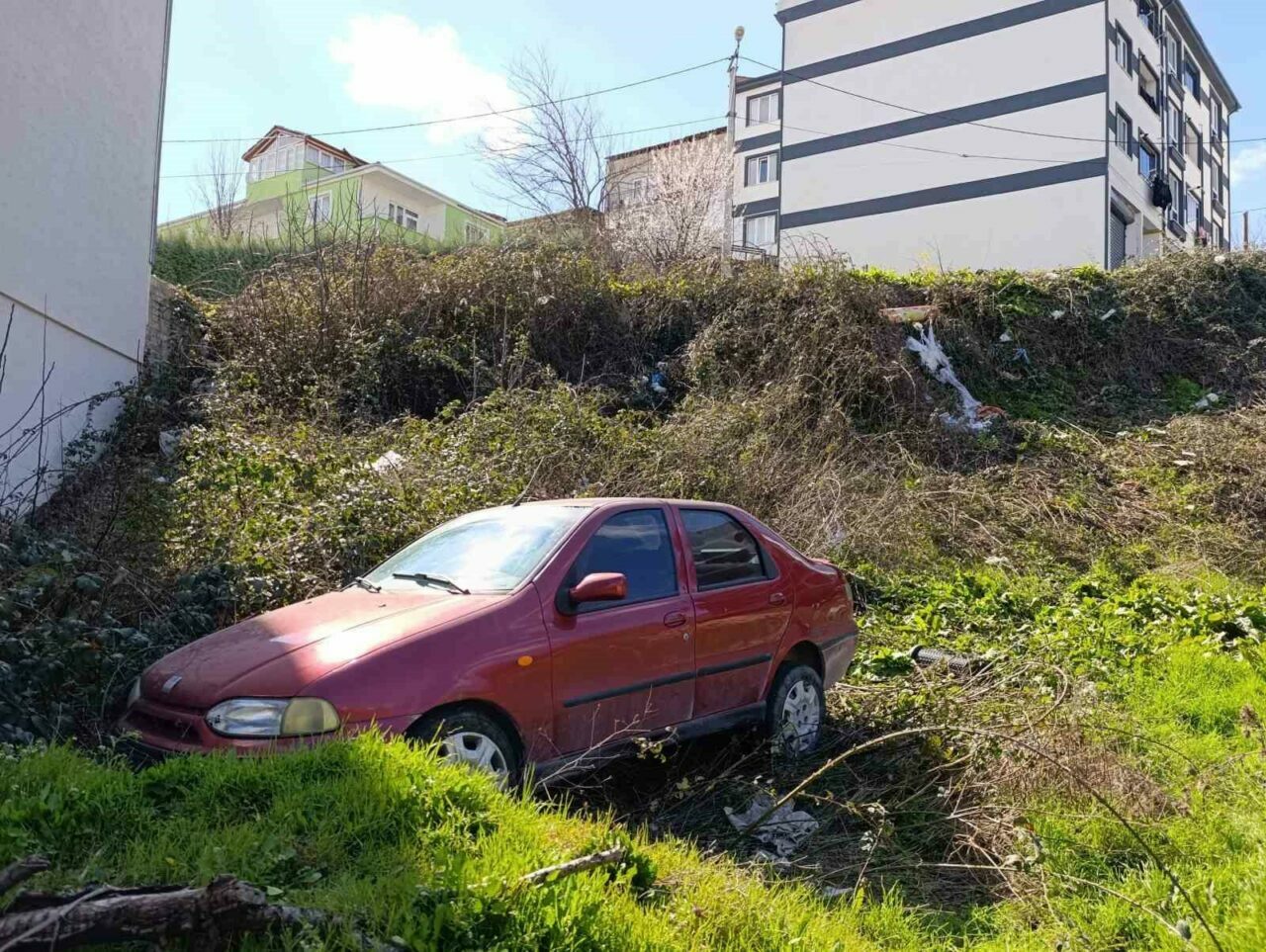 Bursa’da feci kaza: Freni boşalan otomobil şarampole uçtu!