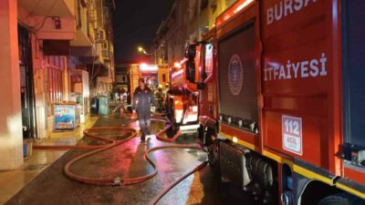 Bursa’da geceyi alevler aydınlattı