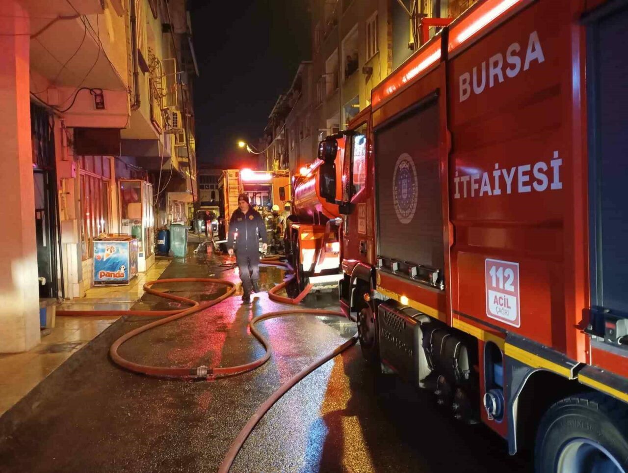 Bursa’da geceyi alevler aydınlattı