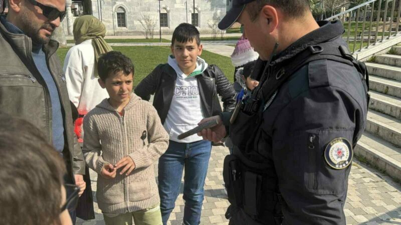 Bursa’da göl kıyısında oynayan çocuklar top mermisi buldu Bursa’da göl kıyısında oynayan çocuklar top mermisi buldu