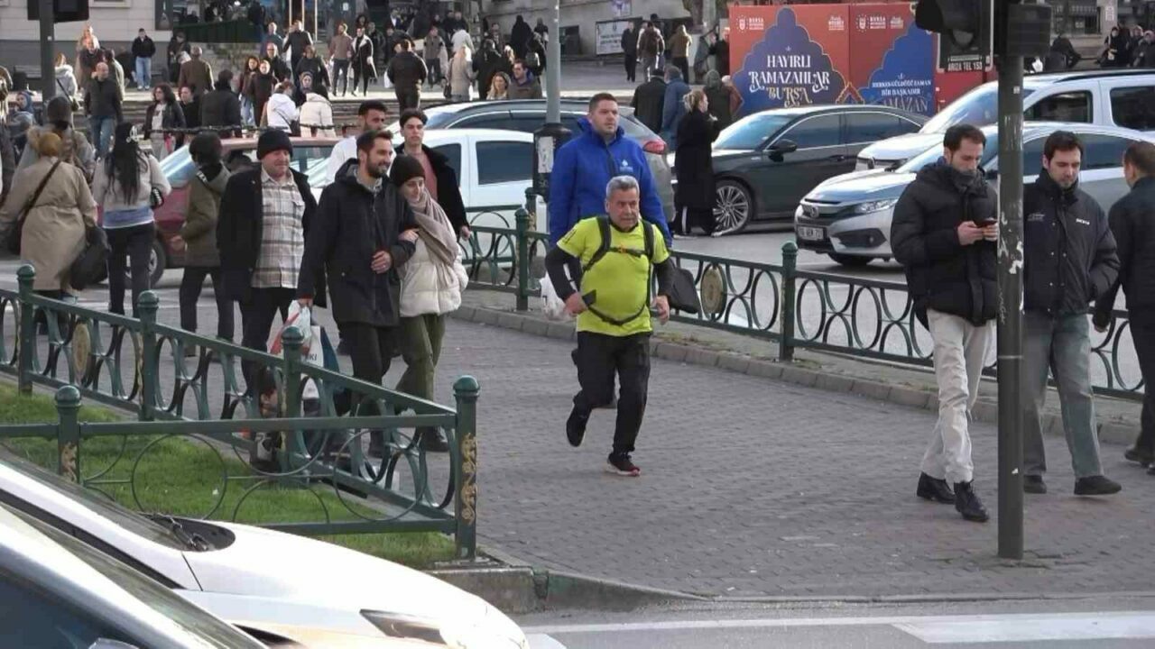 Bursa’da gören dönüp bir daha bakıyor! İftara yetişmek için…