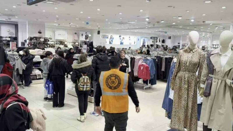 Bursa’da ihtiyaç sahibi 400 çocuğa bayram sevinci!