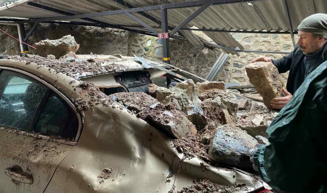 Bursa’da sağanak yağış sonrası Çekirge Mahallesi’nde bir apartmanın istinat duvarı