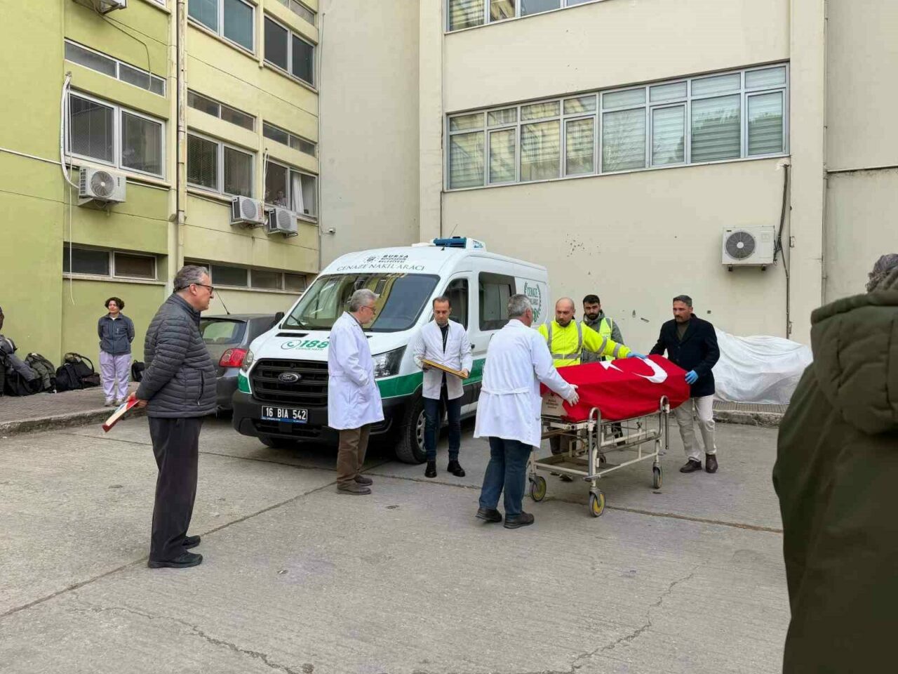 Bursa’da kadavraya vefa töreni: 6 yıl tıp eğitimine katkı sağladı, ailesine teslim edildi