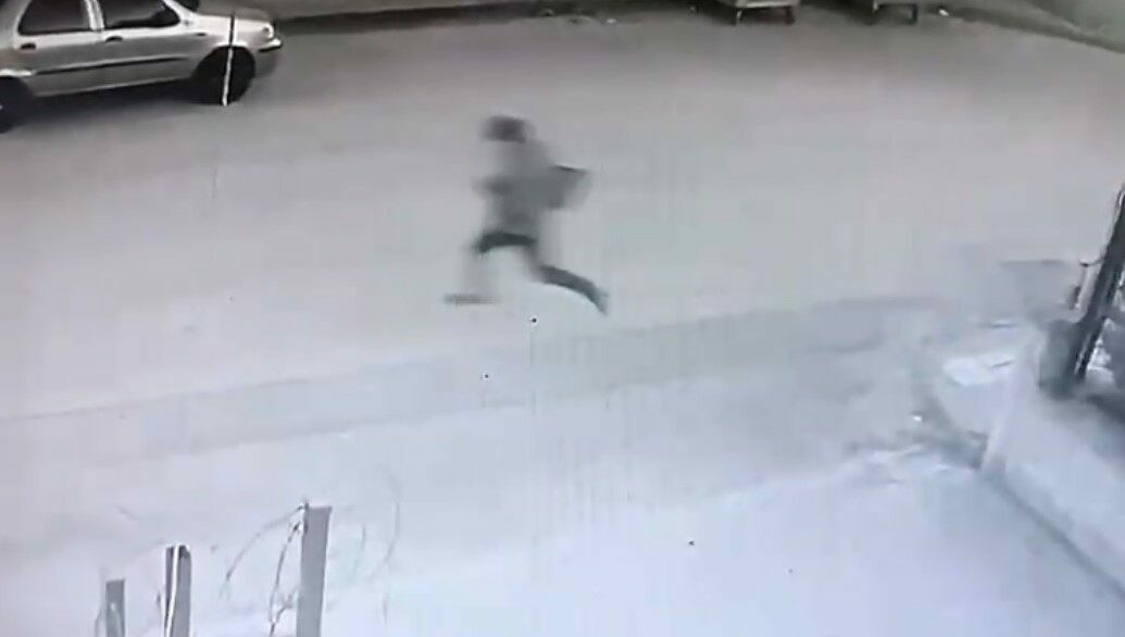 Bursa’da kapkaç anı kamerada! Kıskıvrak yakalandı