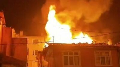 Bursa’da metruk bina alev alev yandı