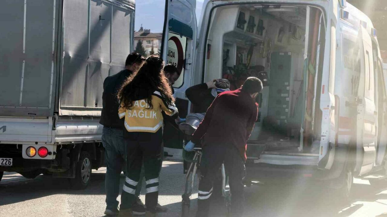 Bursa’da motosiklet devrildi: 4 yaralı