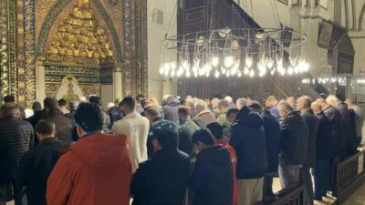 Bursa’da Muhsin Yazıcıoğlu anması: Ulucami’de mevlid okutuldu, helva dağıtıldı