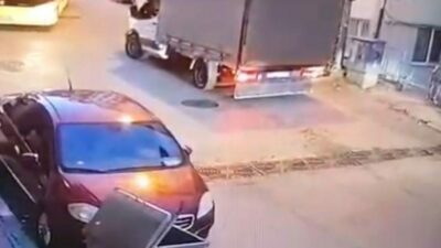 Bursa’da o anlar kamerada! Yol vermek isterken…