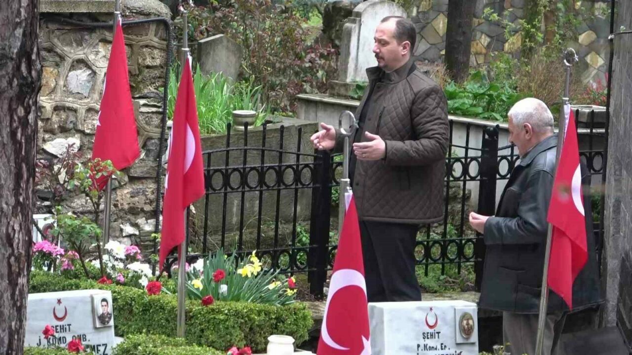 Bursa’da Pınarbaşı Şehitliği’nde buruk bayram