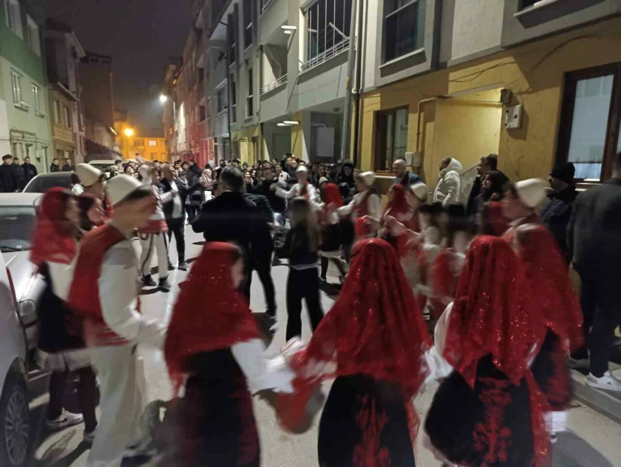 Bursa’da Rumeli geleneği sahura renk kattı Bursa’da Rumeli geleneği sahura renk kattı