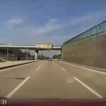 Bursa’da tehlikeli motosiklet şovu kamerada