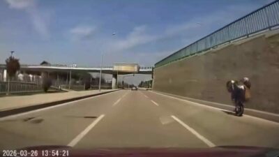 Bursa’da tehlikeli motosiklet şovu kamerada