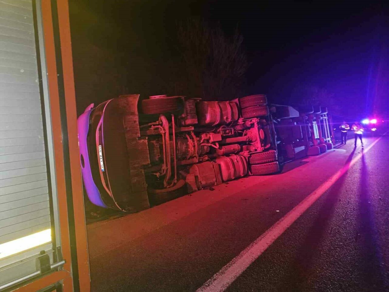 Bursa’da tır devrildi