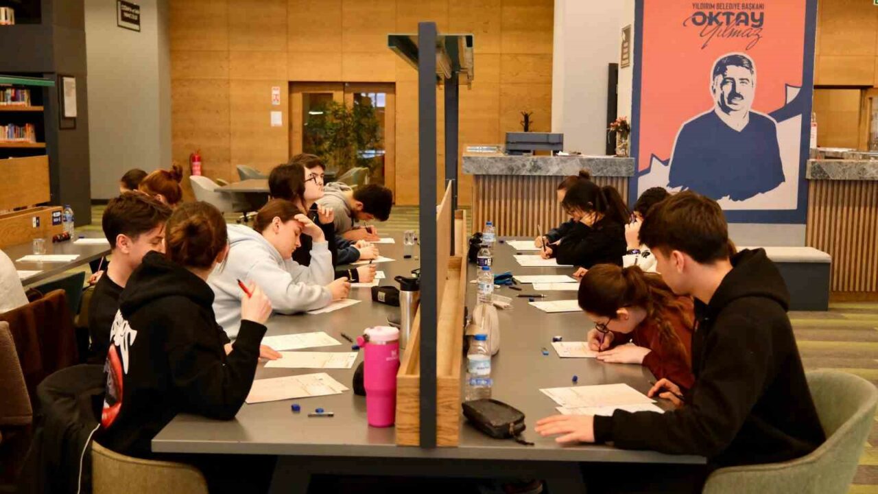 Yıldırım Belediyesi, üniversite hayali kuran öğrenciler için ücretsiz deneme sınavı