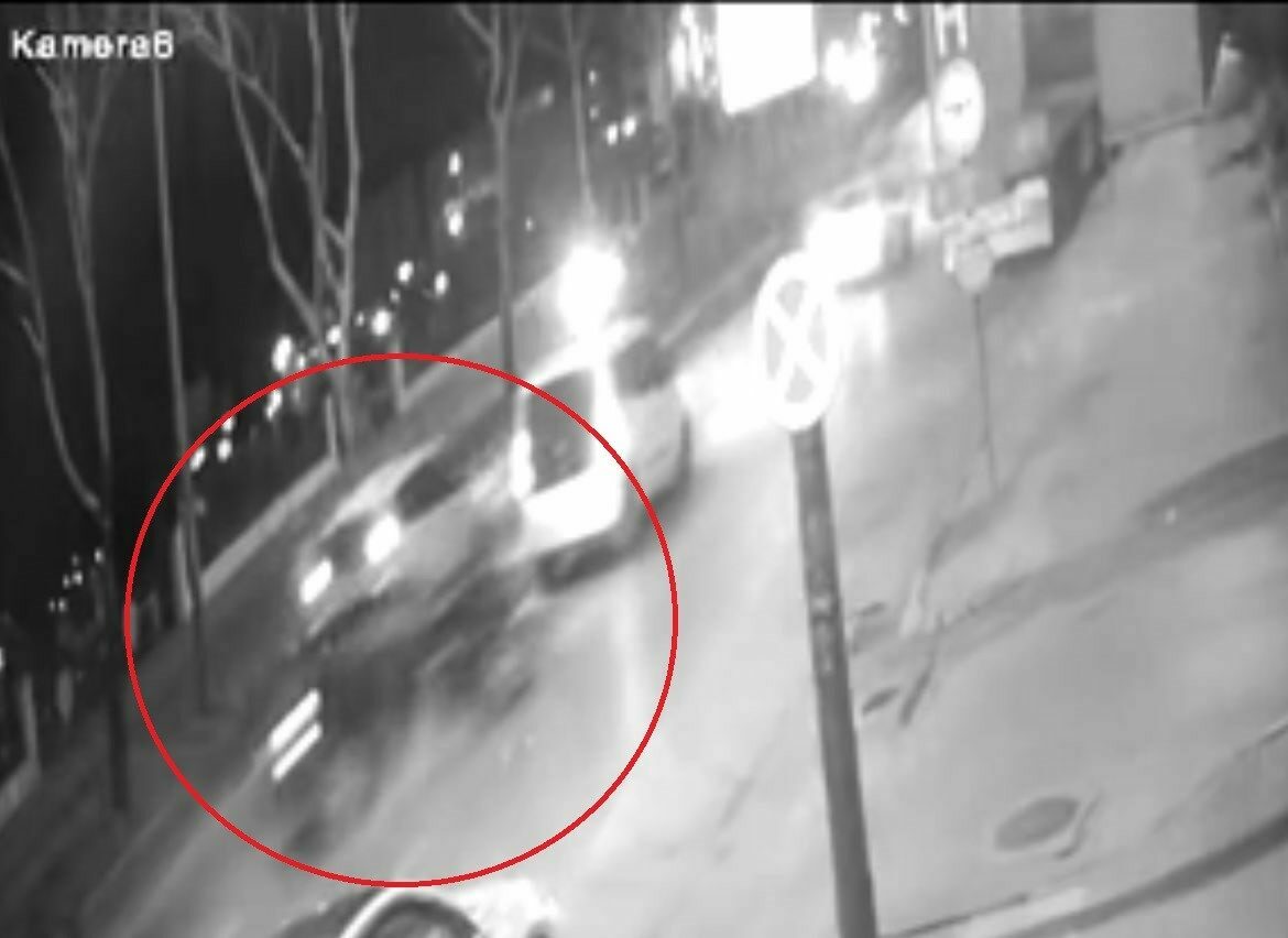 Bursa’daki feci kaza kamerada: İkiye bölünen araçtan kurtuldu