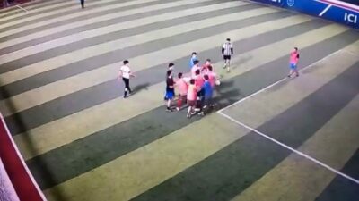 Bursa’daki halı saha maçında yumruk yumruğa kavga