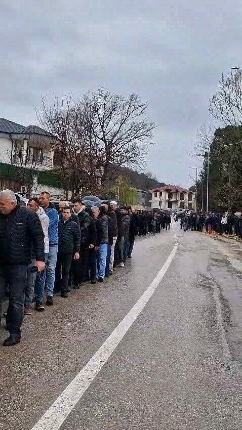 Bursa’da 60 yıllık gelenek: 1 kilometrelik bayramlaşma kuyruğu