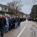 Bursa’da 60 yıllık gelenek: 1 kilometrelik bayramlaşma kuyruğu