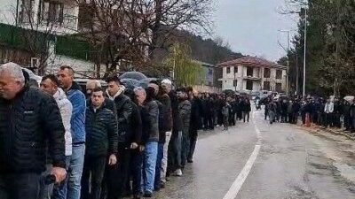 Bursa’da 60 yıllık gelenek: 1 kilometrelik bayramlaşma kuyruğu