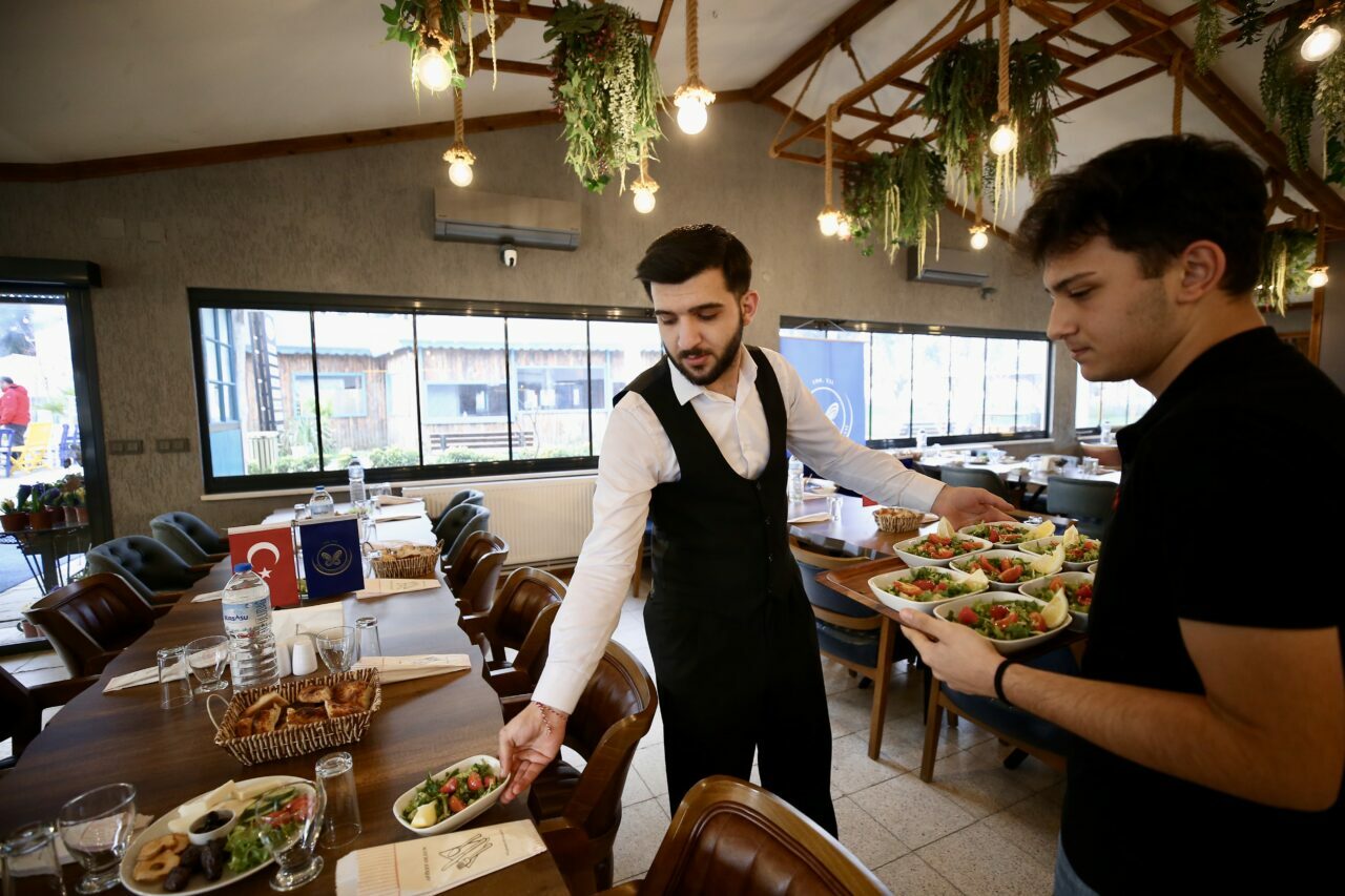 Bursa’daki tarihi lise fark yaratıyor! Haftanın 7 günü lezzet şöleni…