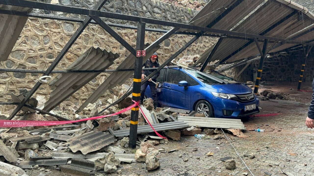 bursayi saganak ve firtina vurdu 074d78264d59