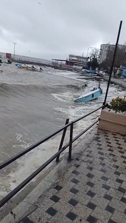 bursayi saganak ve firtina vurdu 274a0c83c80e