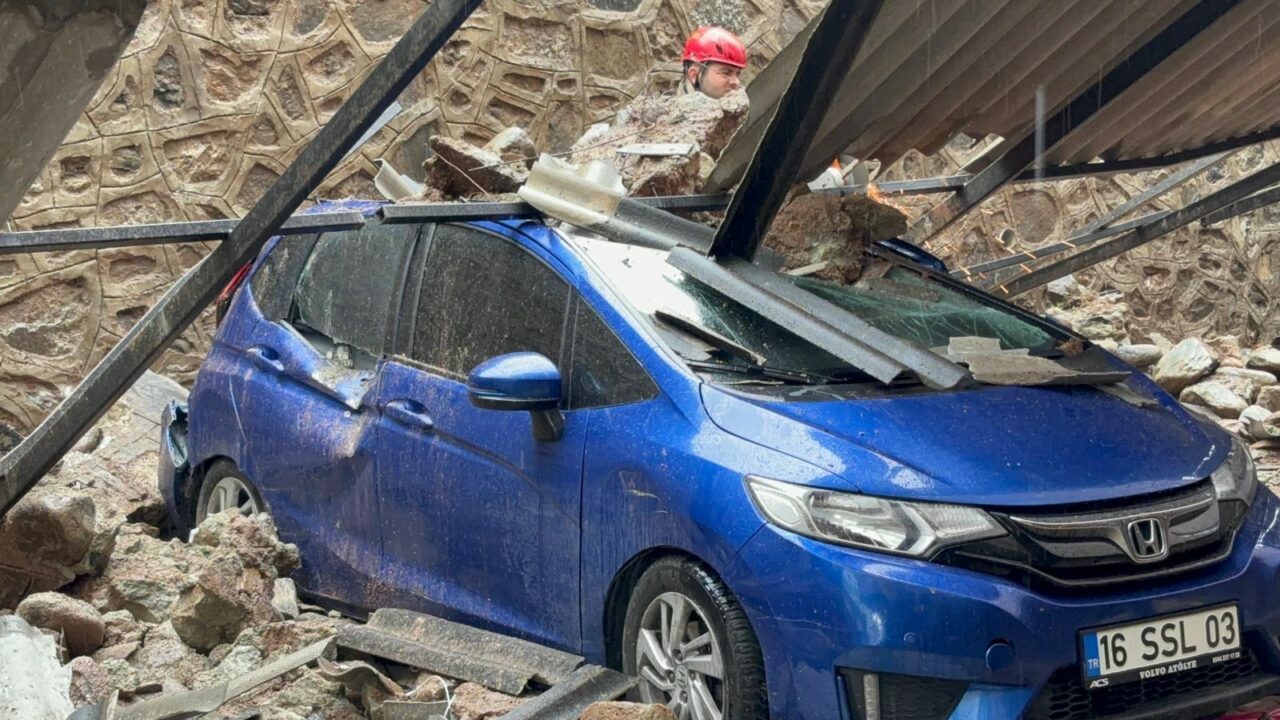 bursayi saganak ve firtina vurdu b06da70246ae