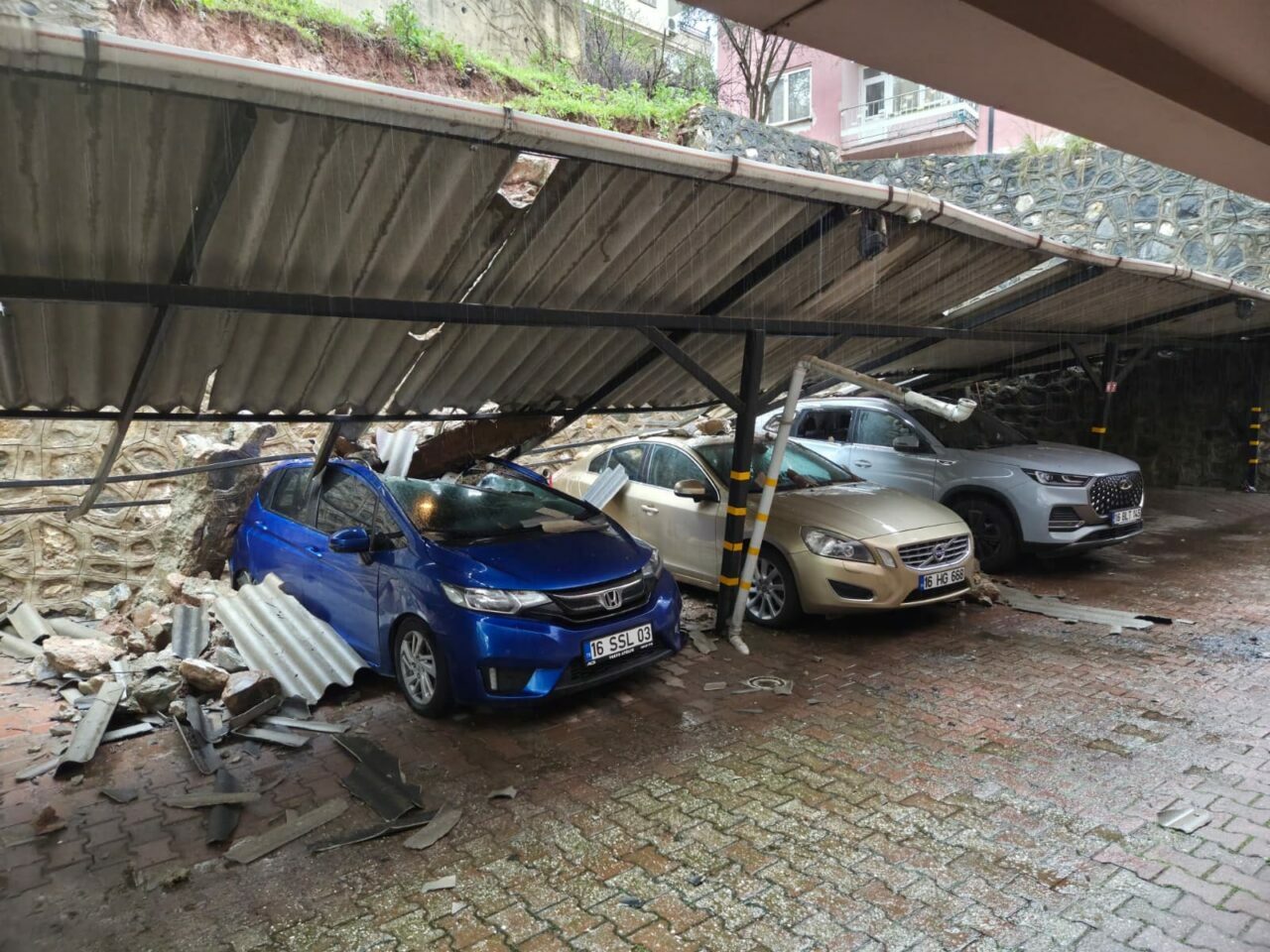 bursayi saganak ve firtina vurdu bf187522d348